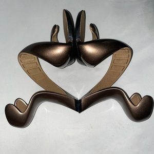 Julian Hakes heels size 39. Fits a 8-9